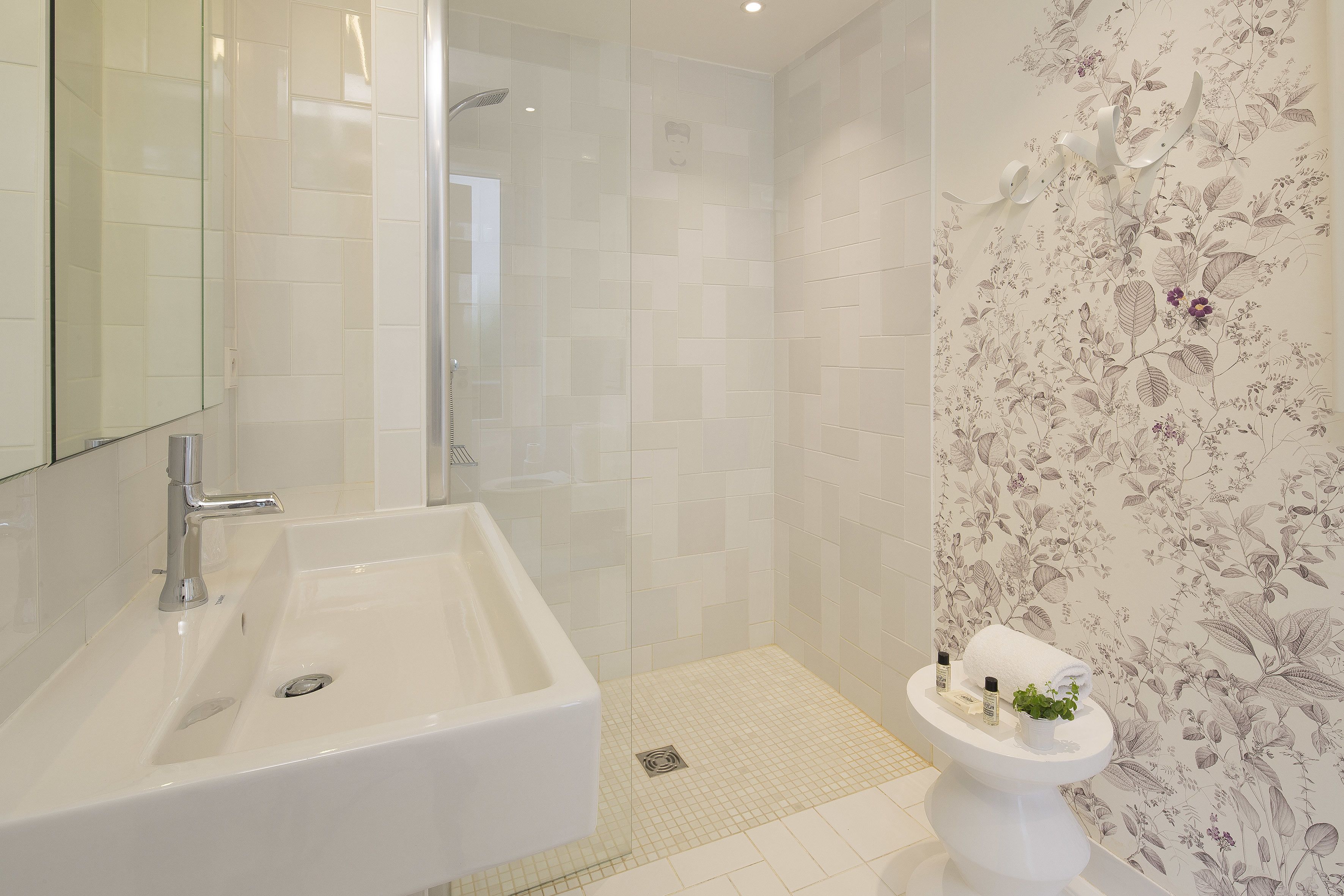 triple room | bathroom amenities | shower, eco-friendly toiletries, hair dryer, towels