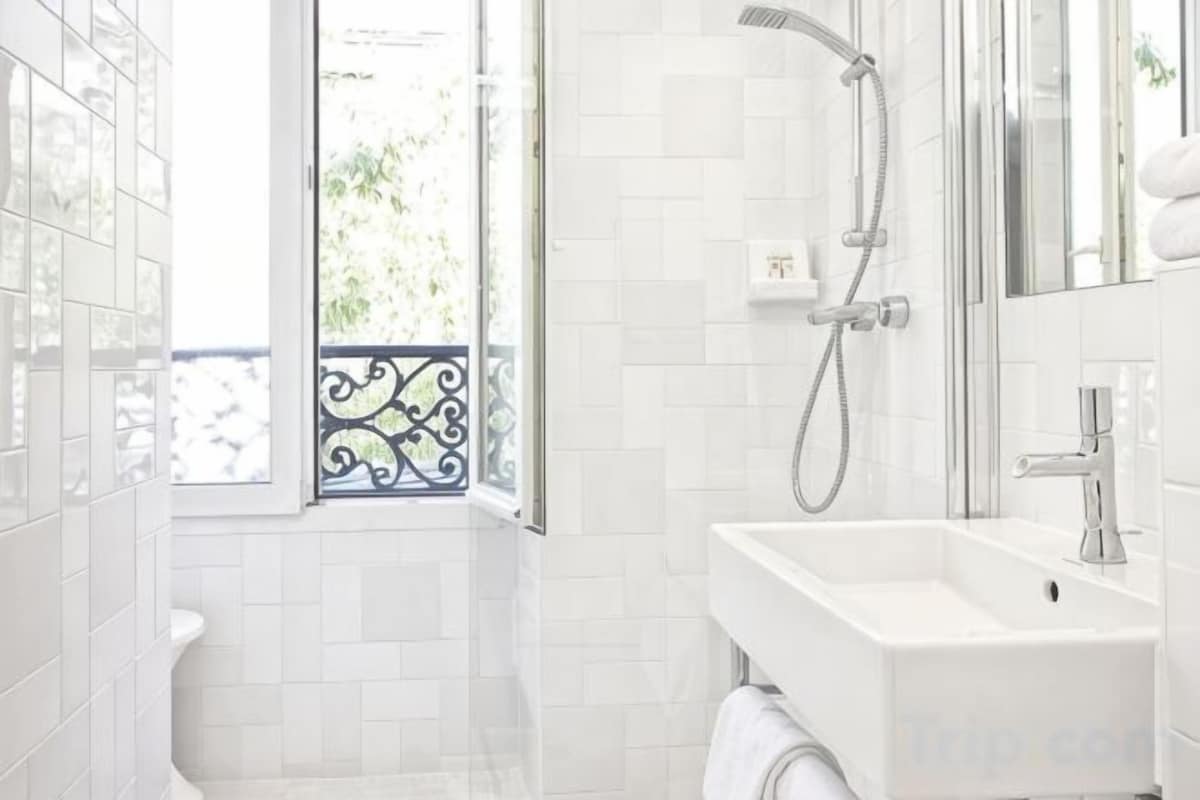 Bathroom | Shower, eco-friendly toiletries, hair dryer, towels