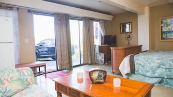 Room, Ground Floor (Parking Area) | Meja, Wi-fi percuma, cadar katil