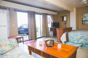 Room, Ground Floor (Parking Area) | Desk, free WiFi, bed sheets - Kona Hawaii Guesthouse (Kailua-Kona)