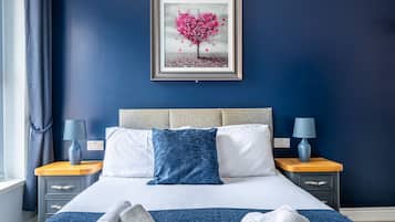 Habitación doble estándar | Decoración personalizada y muebles diferentes