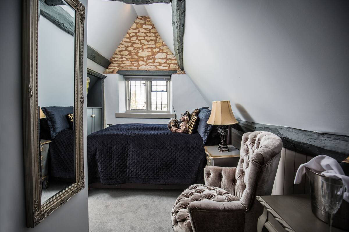 Classic Double Room, Ensuite (Cleopatra)