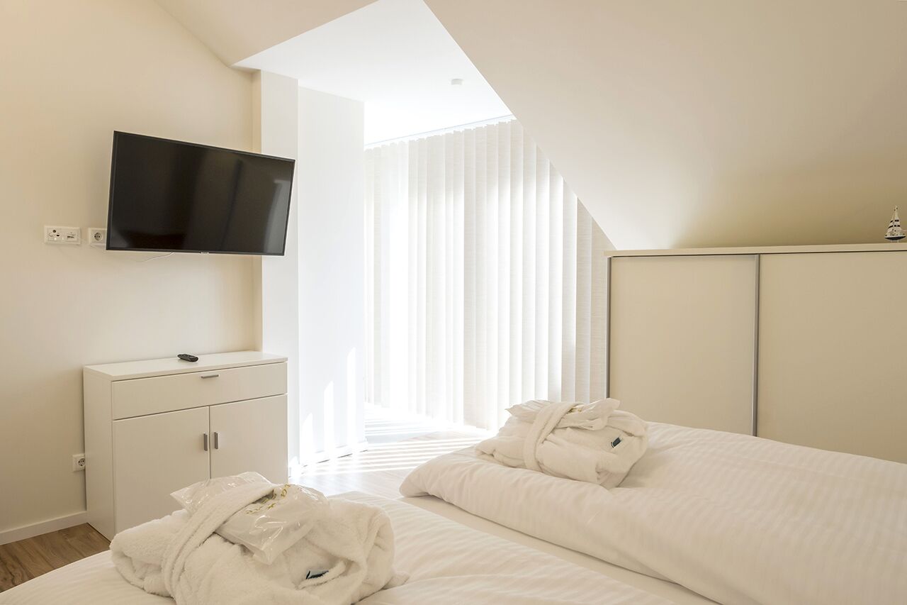 penthouse, sea view | hypo-allergenic bedding, in-room safe, individually furnished