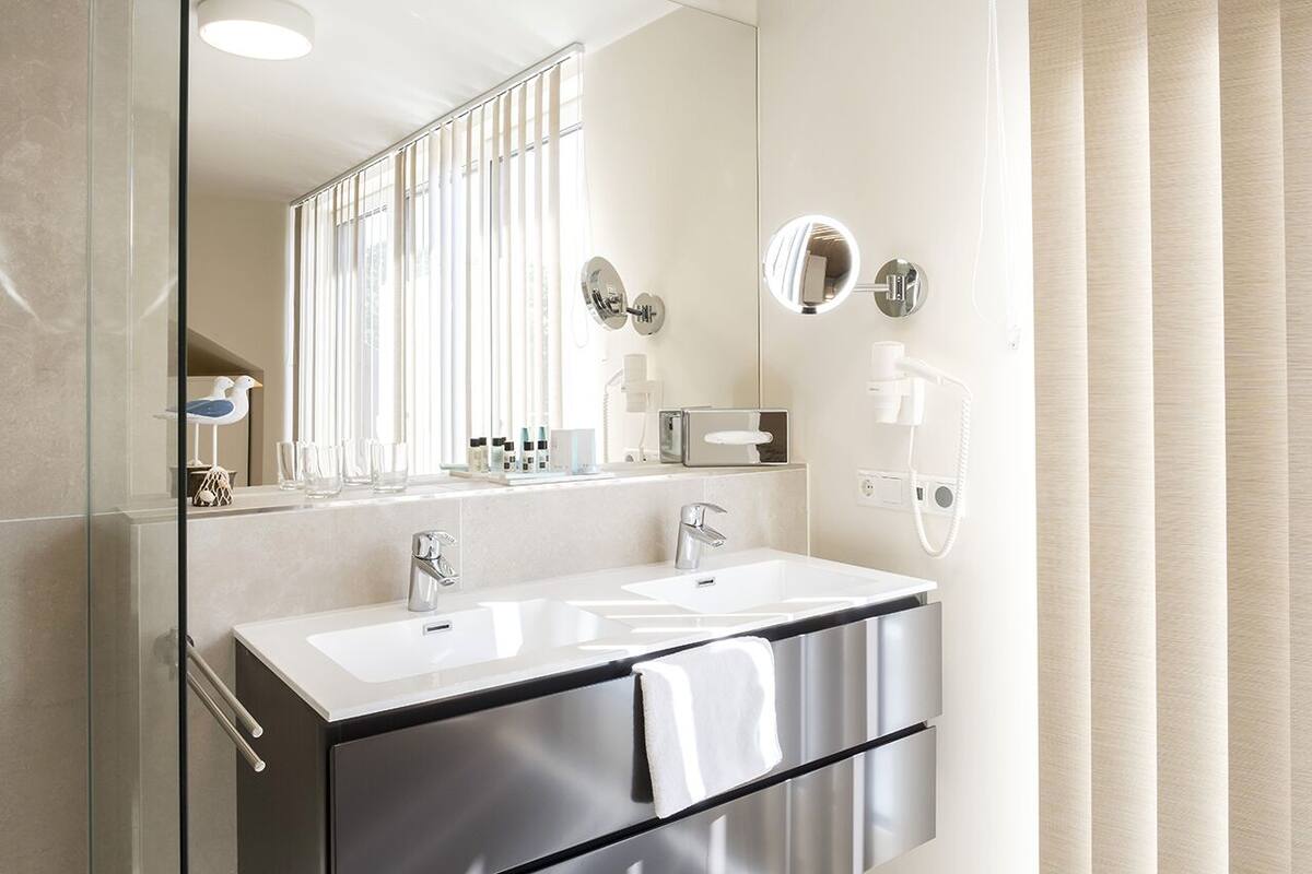 penthouse, sea view | bathroom | shower, rainfall showerhead, free toiletries, hair dryer