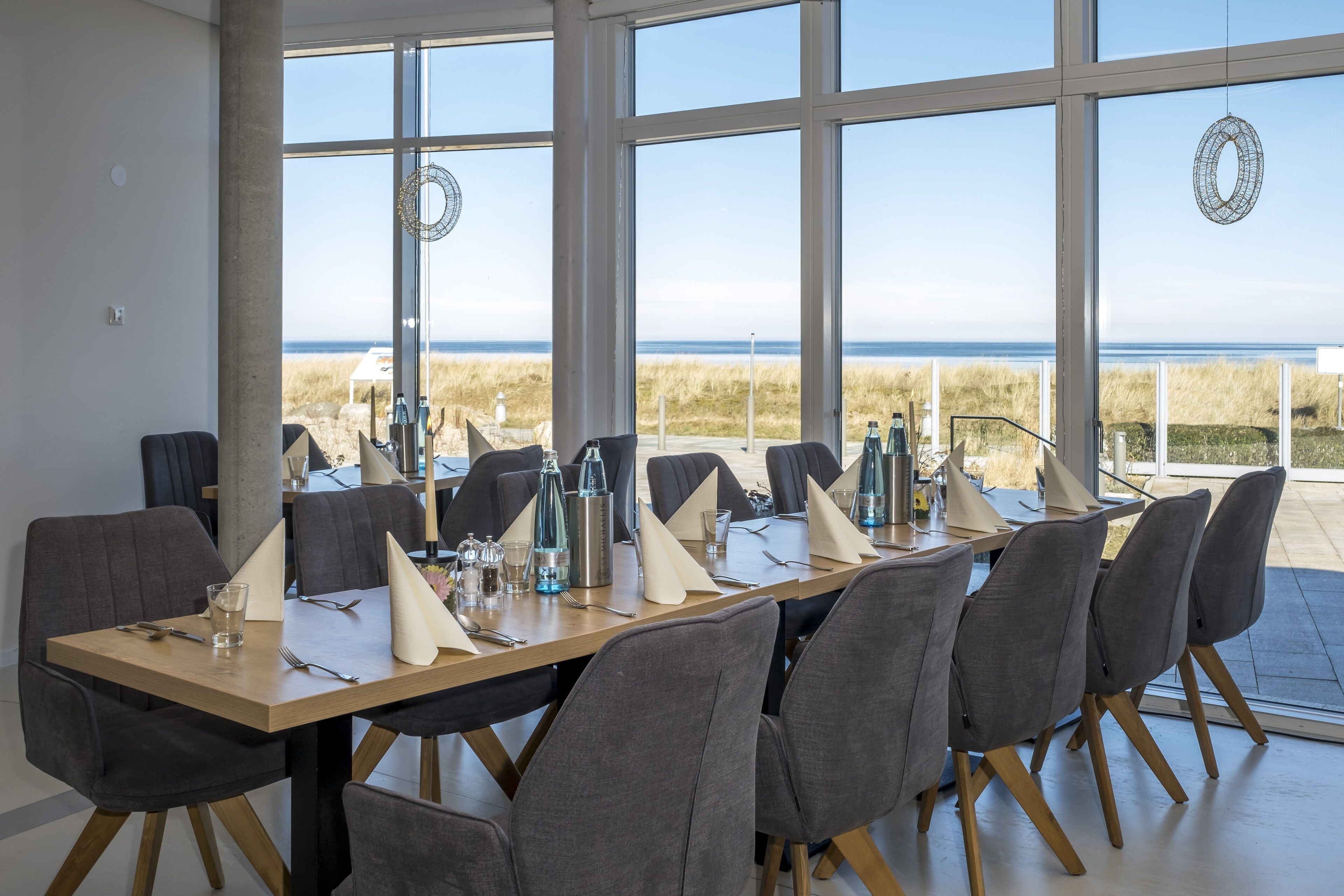 Se sirve cocina regional (con vistas a la playa) 