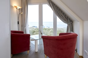 Hypo-allergenic bedding, in-room safe, individually furnished - Hotel Haus am Meer (Hohwacht)