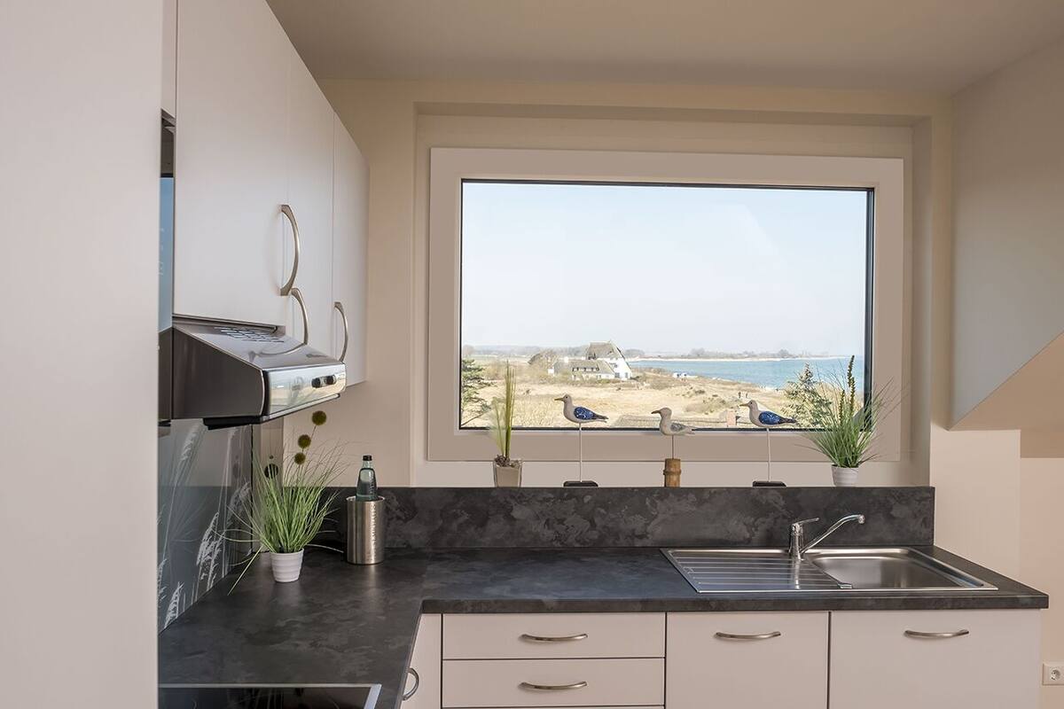 penthouse, sea view | hypo-allergenic bedding, in-room safe, individually furnished