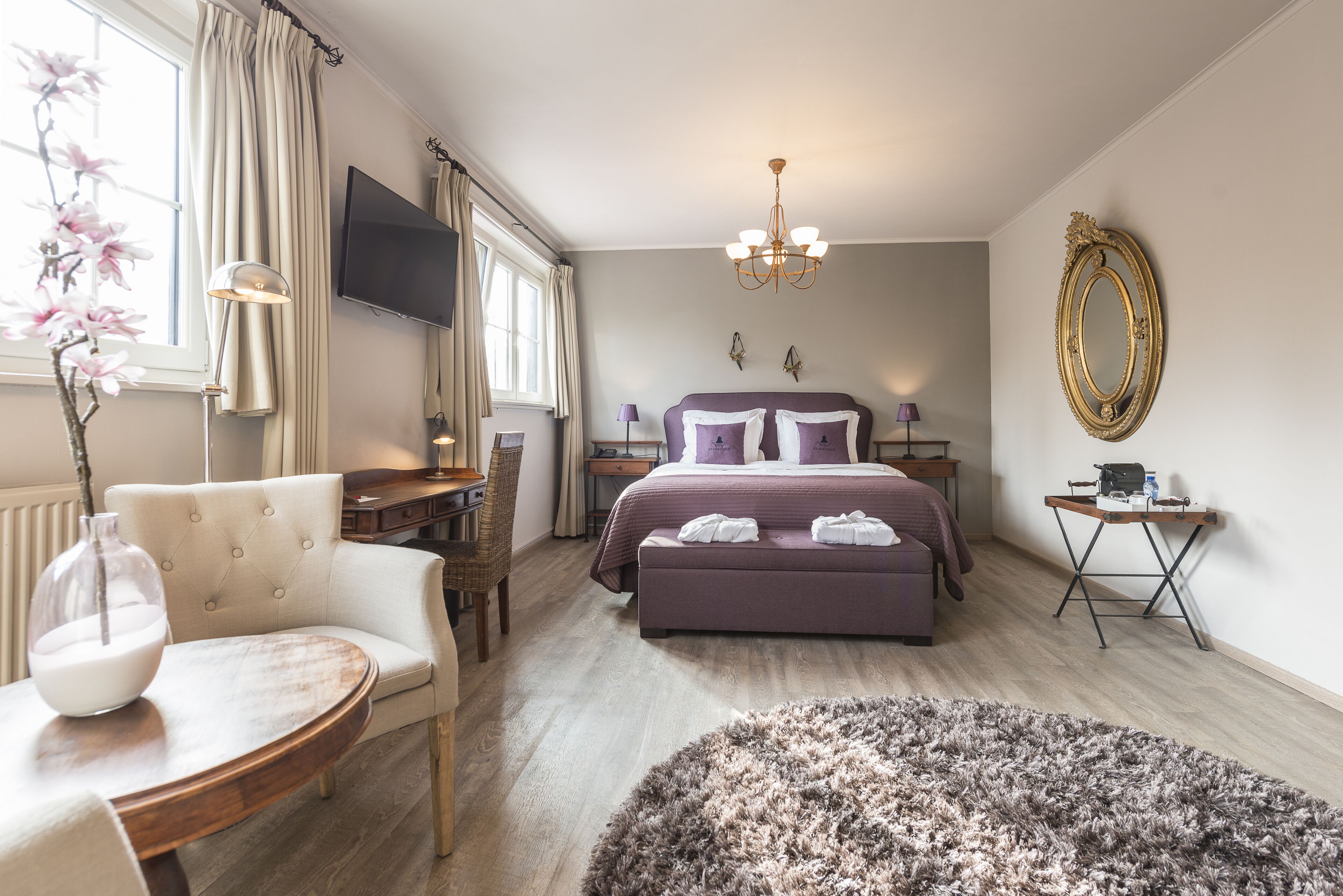 suite | in-room safe, desk, iron/ironing board, free cots/infant beds