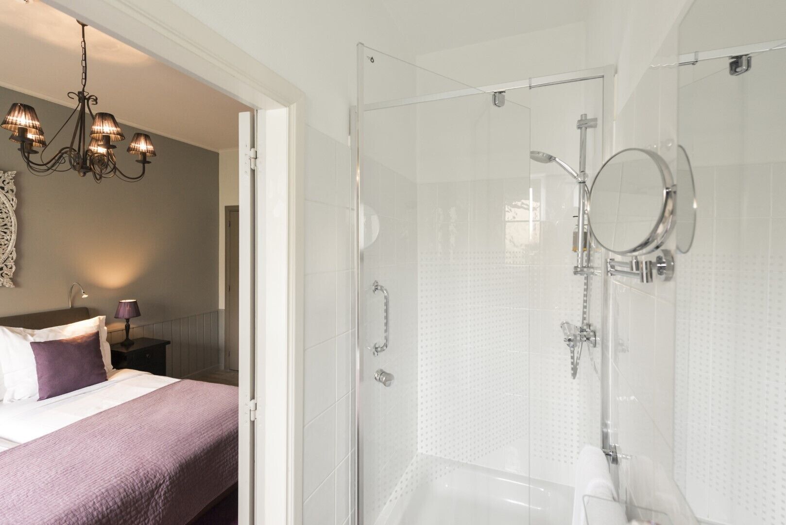 standard double room | bathroom | free toiletries, hair dryer