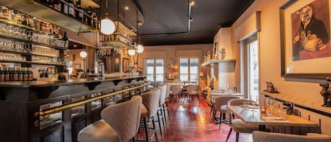 Breakfast, dinner served; Belgian cuisine, garden views