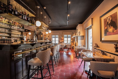 Breakfast, dinner served; Belgian cuisine, garden views