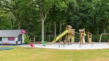 Área de juegos infantiles techada