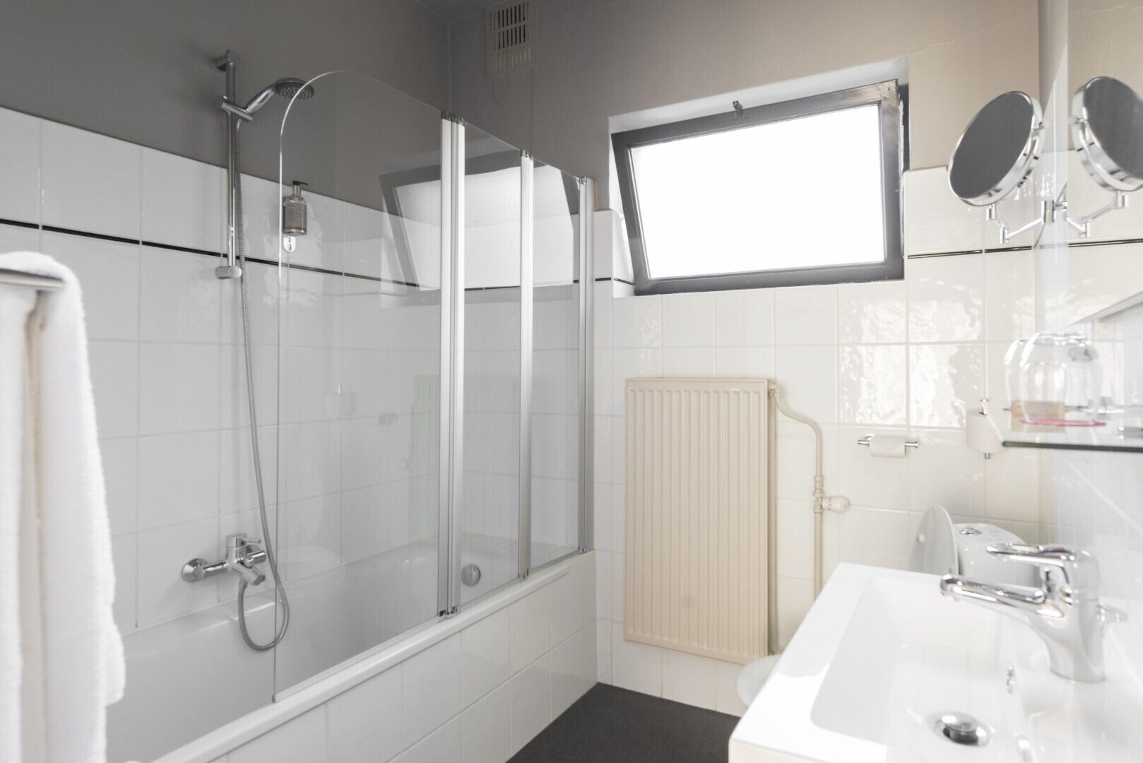 free toiletries, hair dryer