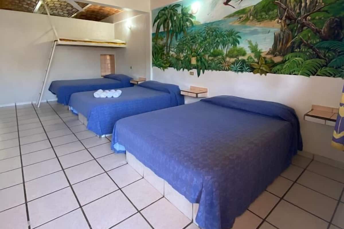Basic Room | In-room safe, bed sheets