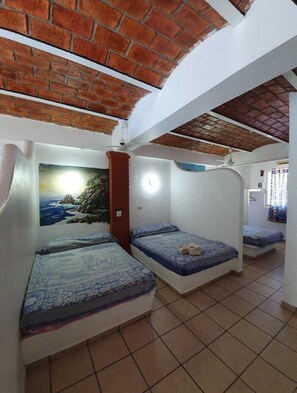 Economy Studio | In-room safe, bed sheets