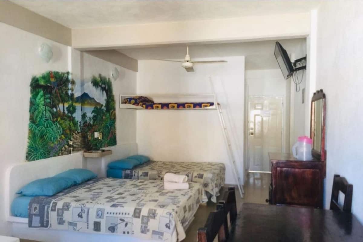 Basic Room, 1 Bedroom | In-room safe, bed sheets