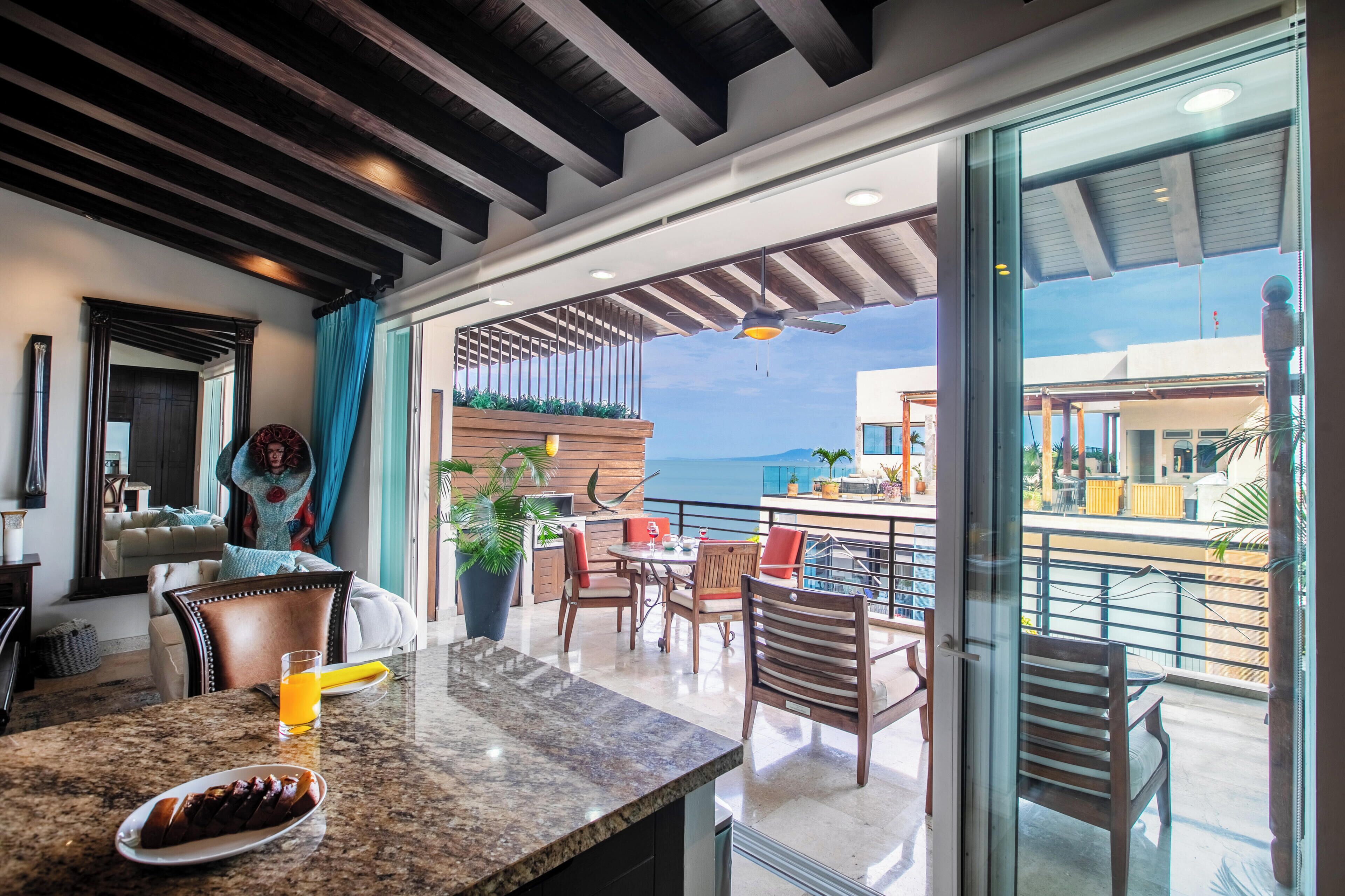 Penthouse, 2 slaapkamers, 2 badkamers, gedeeltelijk uitzicht op oceaan | Uitzicht vanaf balkon