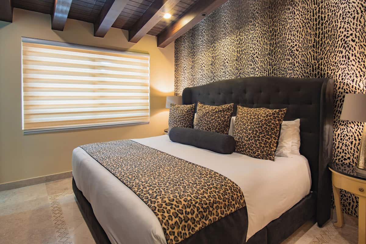 Hypo-allergenic bedding, pillow-top beds, in-room safe