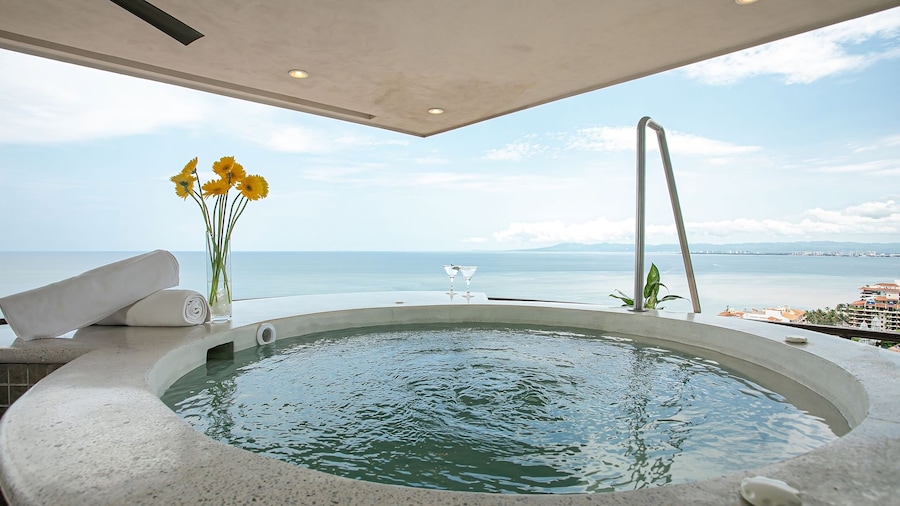 Pinnacle Resorts 180