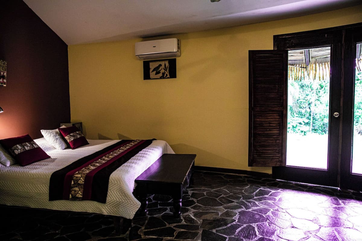 Standard Double Room, 1 King Bed | Premium bedding, down comforters, in-room safe, bed sheets