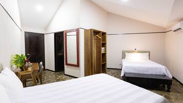 SengetÞy av topp kvalitet, dundyner, safe pÄ rommet og sengetÞy