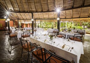 Pool views  - Aranwa Sarapiquí Rainforest Lodge (La Virgen)