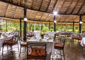 Pool views  - Aranwa Sarapiquí Rainforest Lodge (La Virgen)