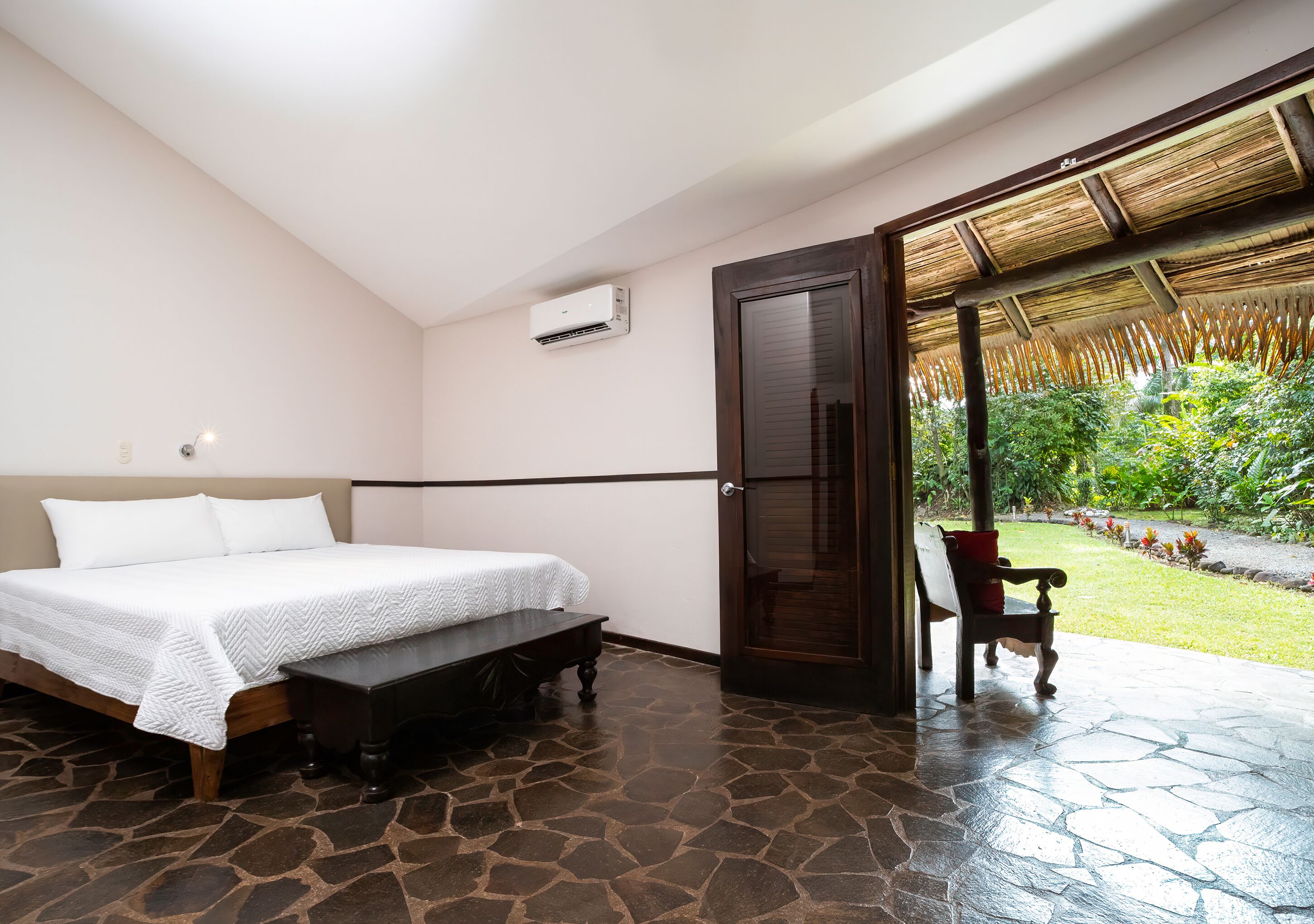 Premium bedding, down comforters, in-room safe, bed sheets