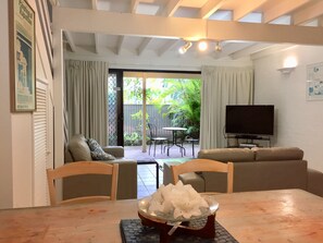 LCD TV - Le Court Villas (Noosa Heads)
