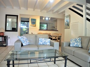 Comfort Villa, 2 Bedrooms | Living area