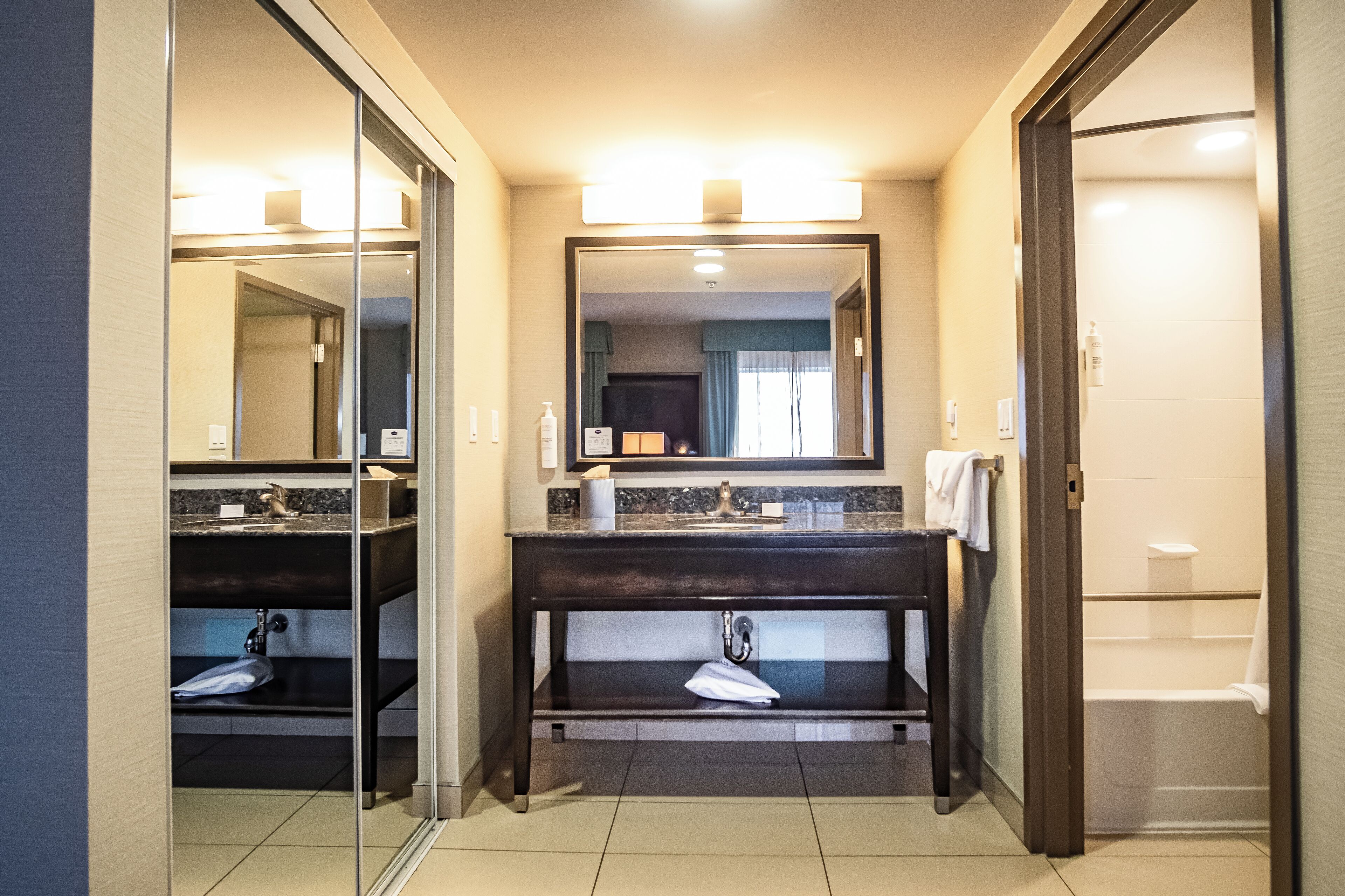 Photo - Hampton Inn & Suites by Hilton St. John's Airport