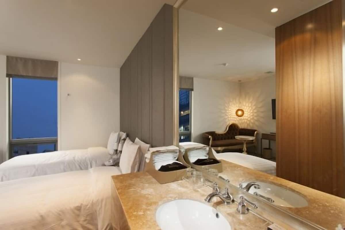 1 Schlafzimmer, hochwertige Bettwaren, Daunenbettdecken