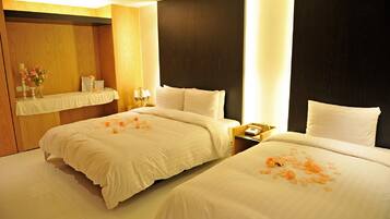 Familien-Suite (check-in available until 11 pm) | 1 Schlafzimmer, hochwertige Bettwaren, Daunenbettdecken