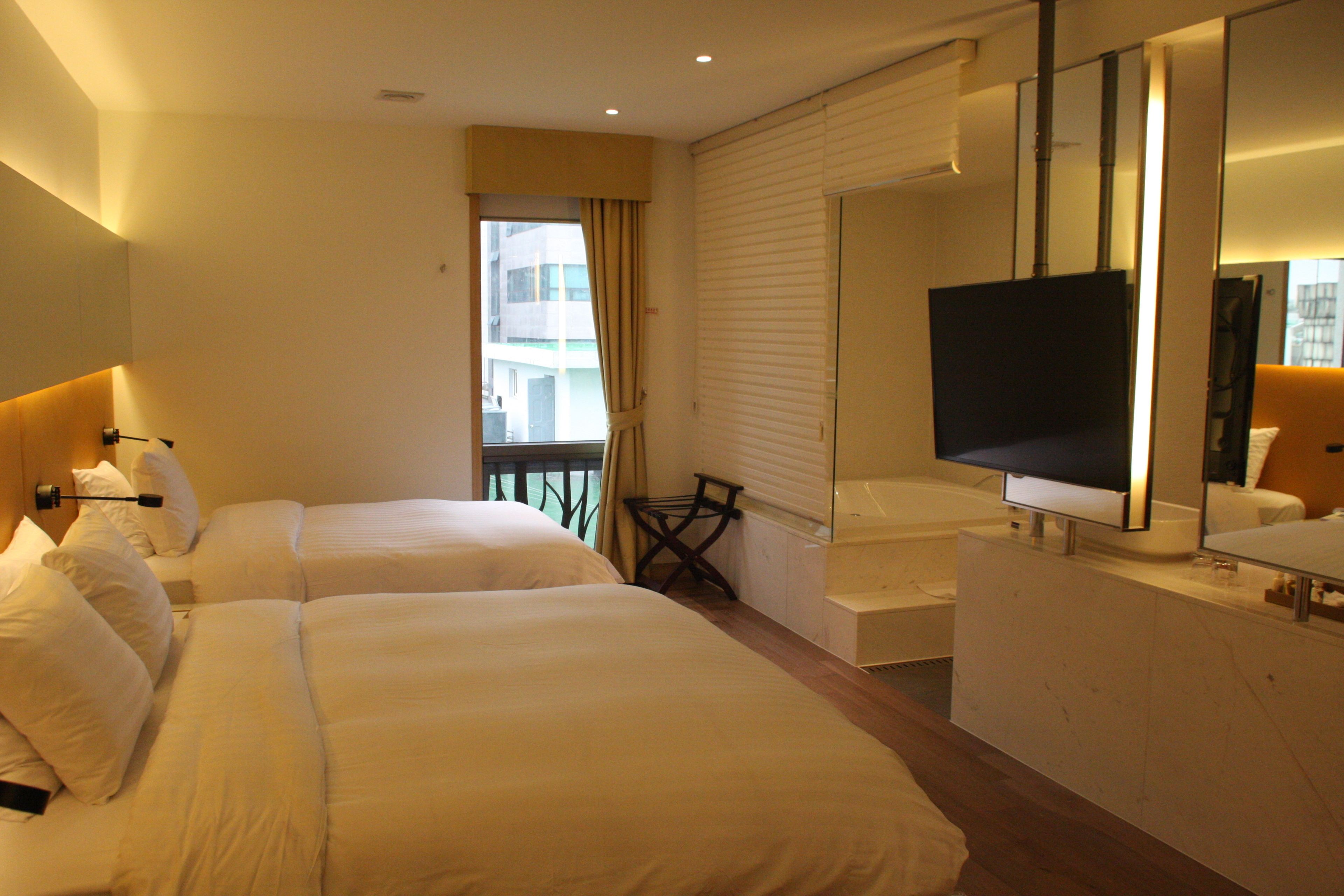 deluxe twin room, bathtub (check-in available until 11 pm) | 1 bedroom, premium bedding, down duvets, select comfort beds