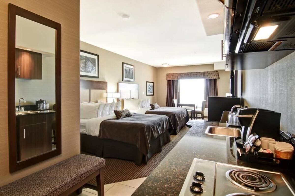 room, 2 queen beds, kitchenette | interior