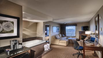Suite, 1 Schlafzimmer | Schreibtisch, laptopgeeigneter Arbeitsplatz, schallisolierte Zimmer