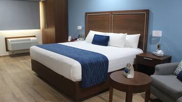 Suite, 1 cama King size, para no fumadores (Upgrade) | 1 habitación, caja de seguridad en la habitación y escritorio