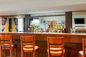 Bar (on property) - Comfort Inn Monterrey Norte (San Nicolas de los Garza)