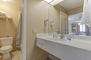 Exclusive Suite, 2 Queen Beds | Bathroom - Shasta Pines Motel & Suites (Burney)