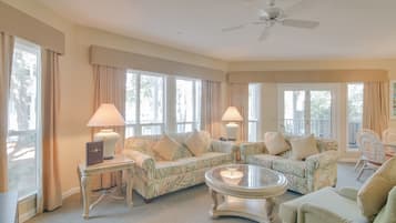 Villa, 2 Schlafzimmer | Wohnbereich | DVD-Player