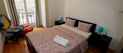 Iron/ironing board, free WiFi, bed sheets