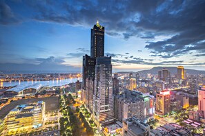 A cityscape with modern high-rise buildings, a river, and a bridge. - CT Theme Suite (Kaohsiung)