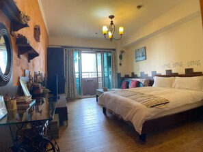 Deluxe Double Room | Down comforters, individually decorated, individually furnished, desk - CT Theme Suite (Kaohsiung)