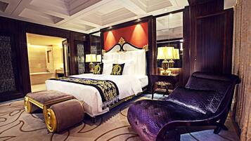 总统套房 | 客房内保险箱、办公桌、遮光窗帘、熨斗/熨衣板