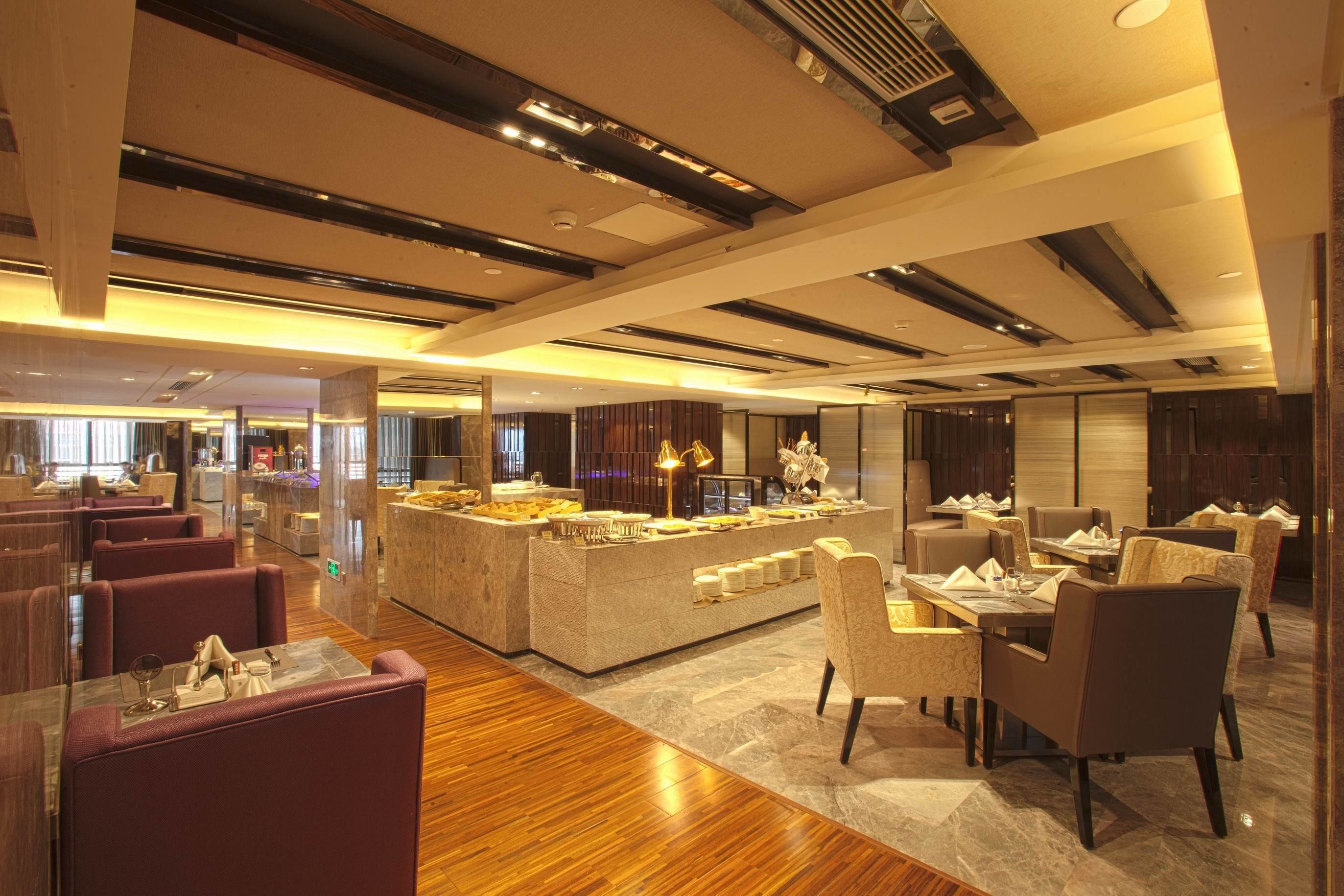 2 restaurants, breakfast served