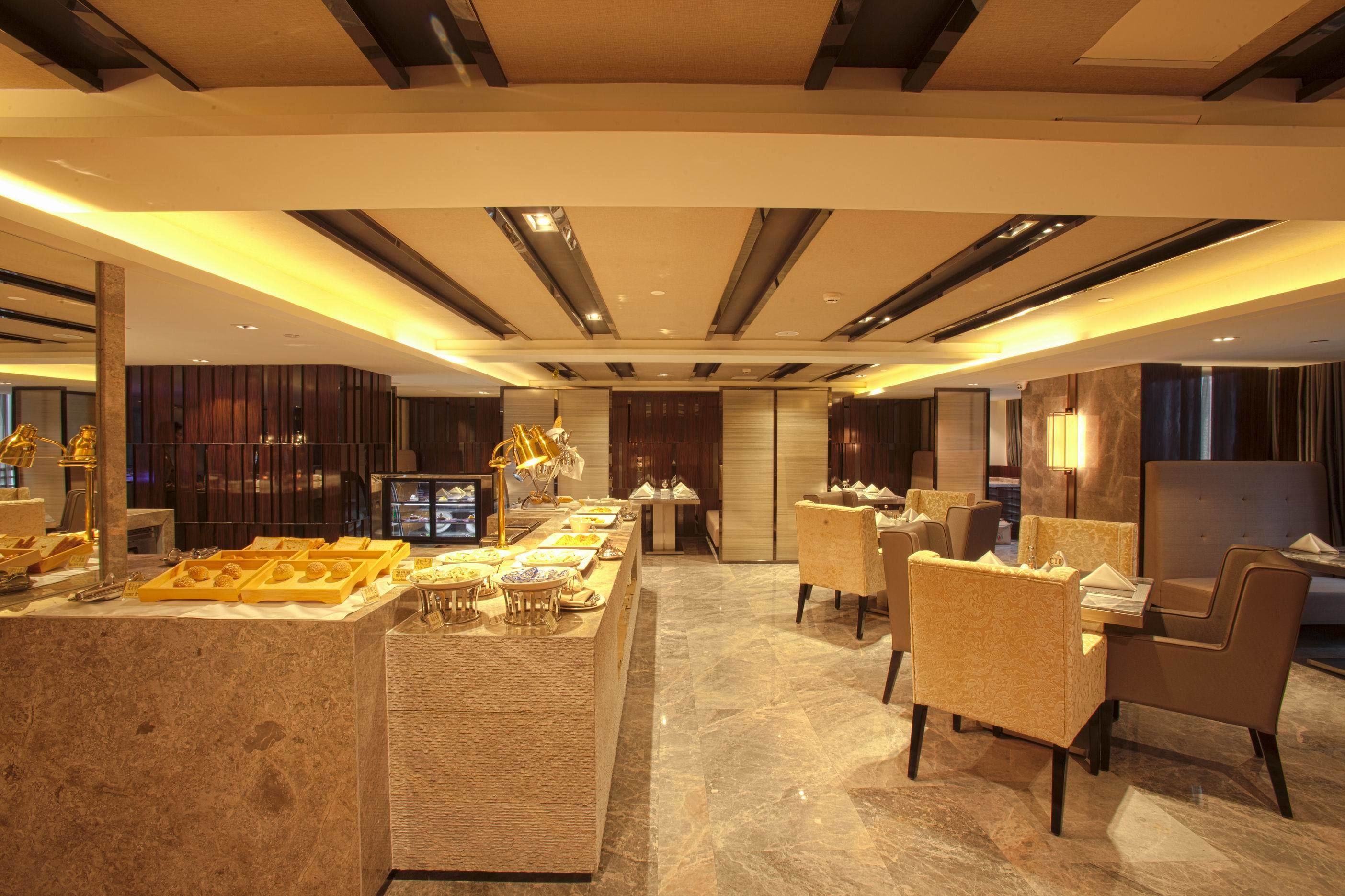 2 restaurants, breakfast served