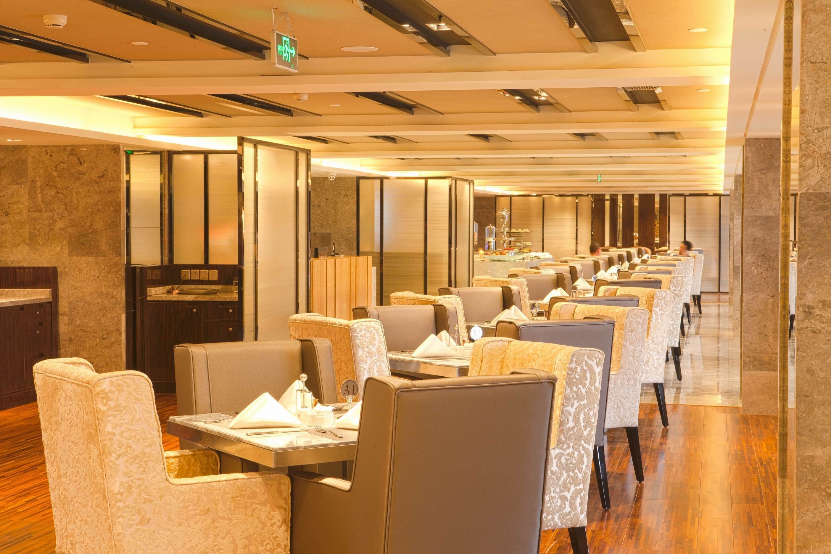 2 restaurants, breakfast served