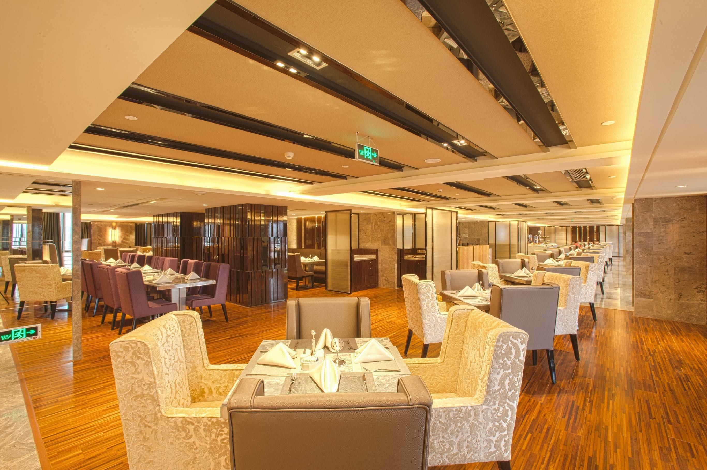 2 restaurants, breakfast served