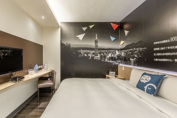 Superior Tek Büyük Yataklı Oda, Özel Banyo | Kuştüyü yorgan, ütü/ütü masası, ücretsiz kablosuz İnternet