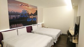Vierbettzimmer, eigenes Bad | Daunenbettdecken, Bügeleisen/Bügelbrett, kostenloses WLAN, Bettwäsche